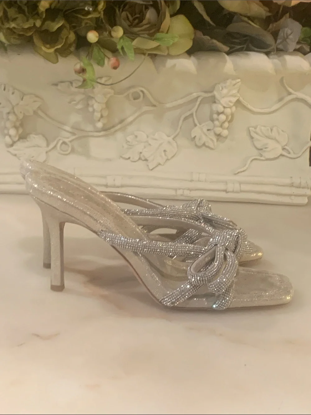 Loeffler Randall Mikel Silver Strass Bow Sandals Size 8 B
